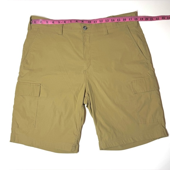 Eddie Bauer Men's Travex Cargo Shorts Size- 38 - Picture 2 of 7